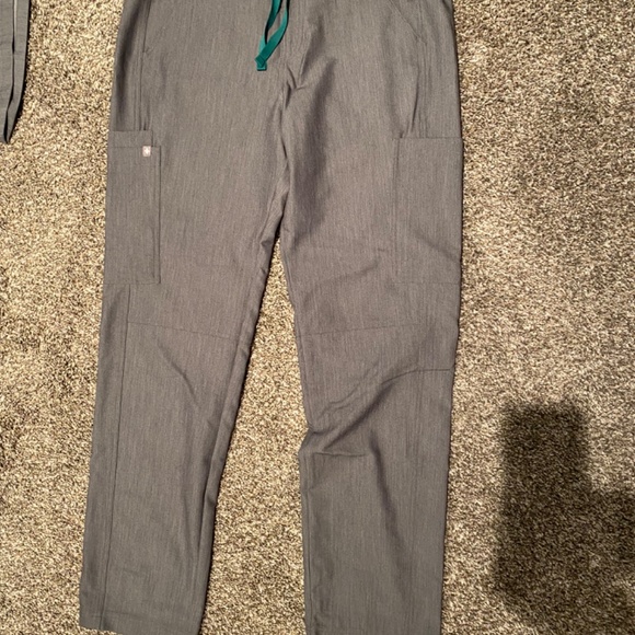 FIGS Scrubs - Picture 4 of 6